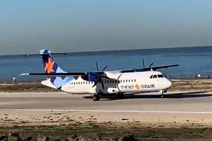 Letalo | Letalo na videoposnetku je francoski turbopropelerski ATR 72-500, ki lahko sprejme od 72 do 78 potnikov. Gre za eno od dveh različnih modelov letal v floti izraelskega prevoznika Israir. Drugo je airbus A320. | Foto Reddit.com