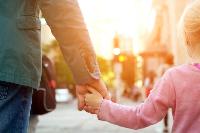 Po novem je pri izračunu posojilne sposobnosti treba upoštevati tudi denarna sredstva, ki omogočajo dostojno preživljanje vzdrževanih družinskih članov. | Foto: Getty Images