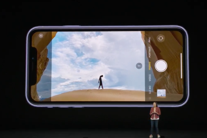 Ena od novosti kamere pri iPhonu 11, ki so jo pri Applu posebej izpostavili, je prosojen uporabniški vmesnik aplikacije za fotografijo, ki zdaj omogoča, da vidimo ves kader. | Foto: Matic Tomšič / Posnetek zaslona