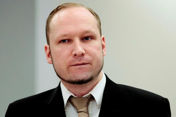 Anders Breivik | Breivik je na podlagi podobnih obtožb v preteklosti že tožil državo, pri čemer mu je okrajno sodišče v Oslu leta 2016 ugodilo, vendar so nato odločitev v prid države spremenila tako višja sodišča na Norveškem kot tudi Evropsko sodišče za človekove pravice. | Foto Reuters