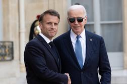 Biden in Macron v Parizu enotna glede čezatlantskih odnosov in izzivov