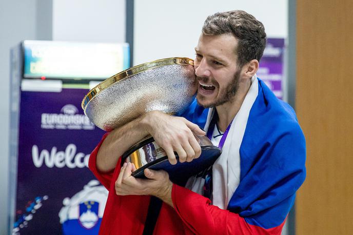 Goran Dragić s pokalom | Foto Vid Ponikvar