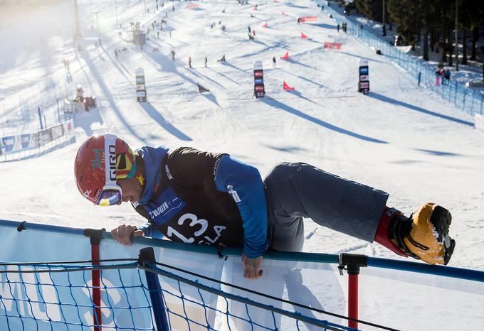 Na Rogli, kjer je januarja dosegel tretje mesto, v kvalifikacijah pa celo zmagal, je takole odhitel k svojim navijačem. | Foto: Vid Ponikvar