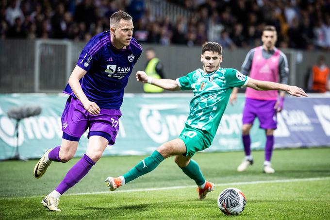 Derbi za drugo mesto. Josip Iličić je bil med najbolj razigranimi v Ljudskem vrtu. | Foto: Jure Banfi/alesfevzer.com