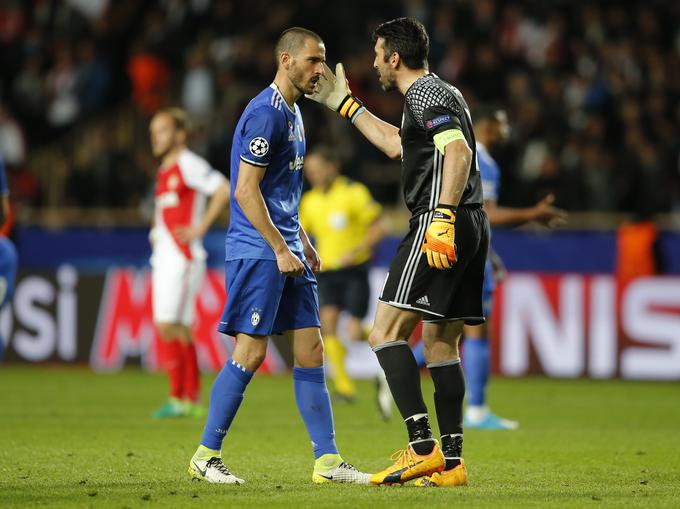 Obrambna vrsta Juventusa je sestavljena iz prekaljenih mačkov. Buffon odlično sodeluje z Leonardom Bonuccijem. | Foto: Reuters