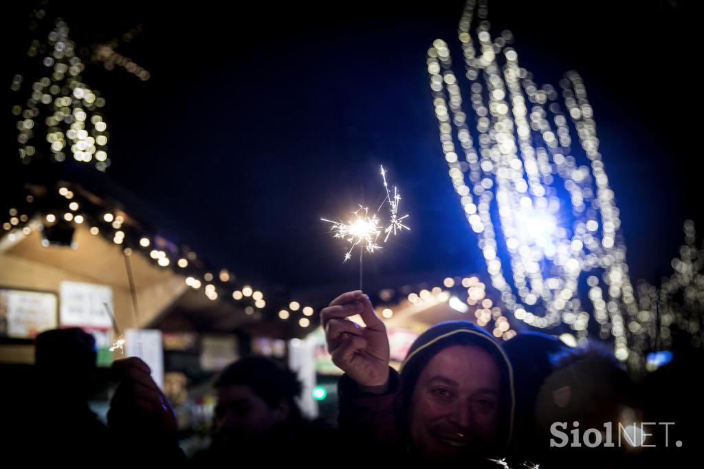 Ljubljana praznična okrasitev lučke december