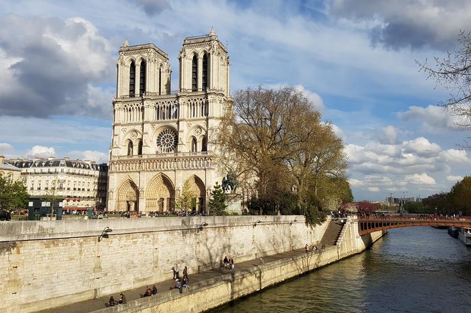 Notre Dame | Predsednik Emmanuel Macron je že obljubil, da bodo srednjeveško katedralo v celoti obnovili. | Foto Srdjan Cvjetović