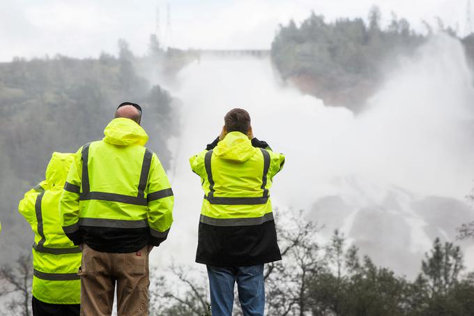 Nivo vode v jezu blizu jezera Oroville je dva metra pod vrhom. | Foto: 