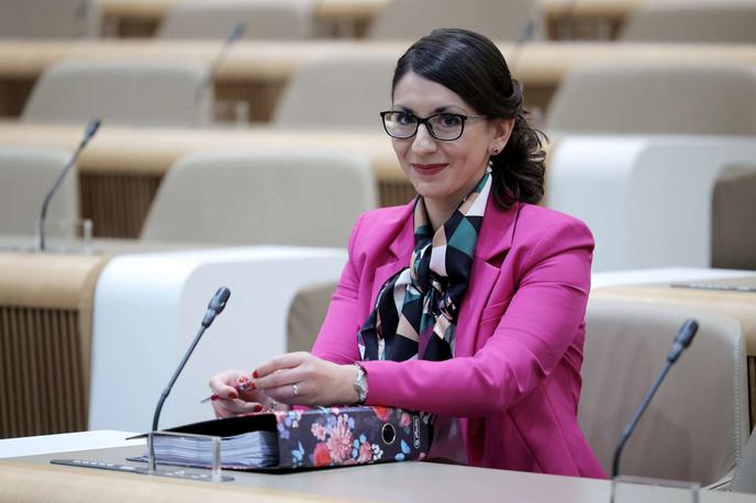 Emilija Stojmenova Duh | Služba vlade za digitalno preobrazbo, ki jo vodi ministrica Emilija Stojmenova Duh, je objavila, kdo so člani razpisne komisije, ki so odločali o izvajalcih digitalnih izobraževanj za starejše.  | Foto STA