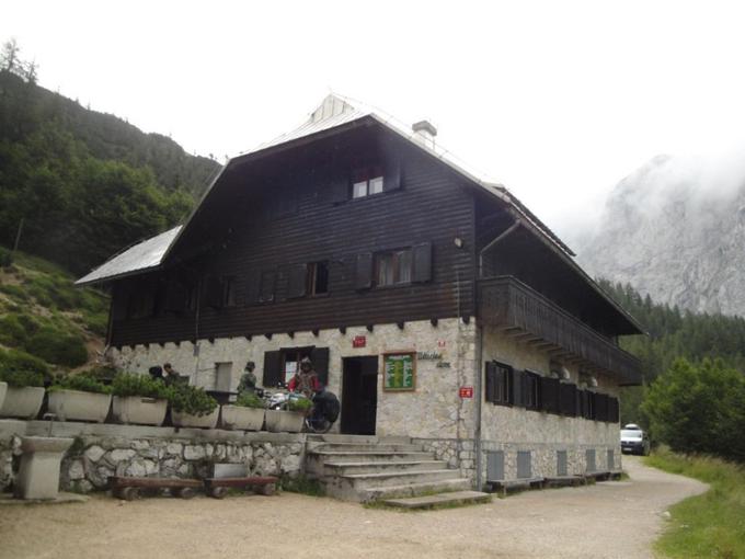 Tičarjev dom na Vršiču | Foto: Aleš Glavnik