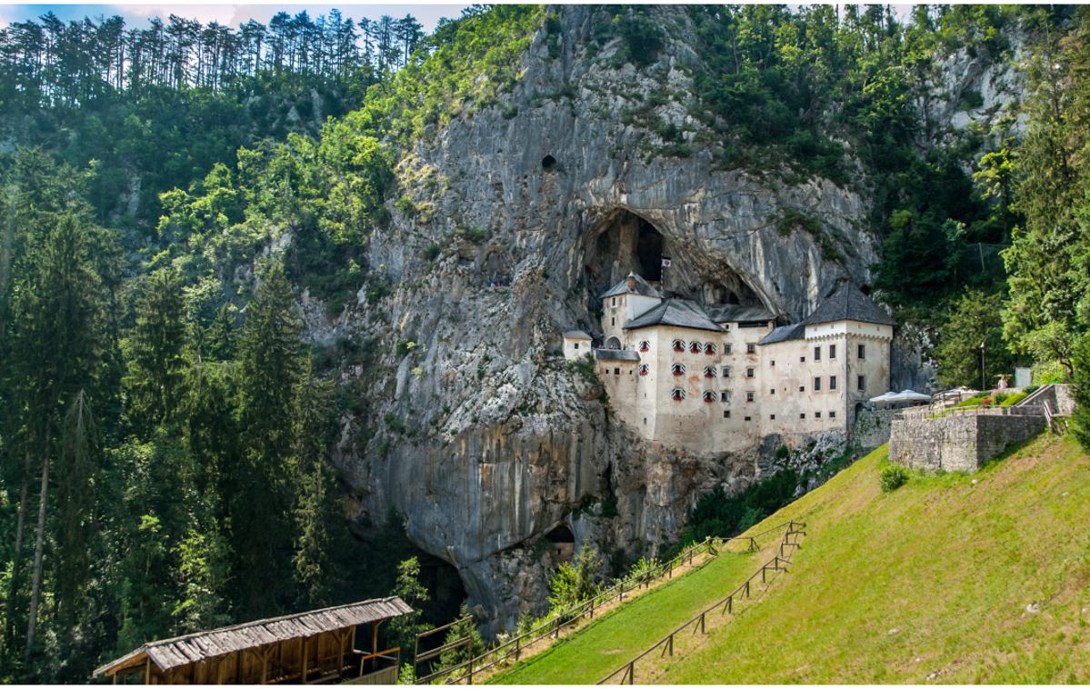 Predjamski grad | Predjamski grad pri Postojni je uvrščen na lestvico najlepših gradov na svetu. | Foto Getty Images