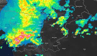 Hladna fronta nas je že dosegla: lokalno močna neurja