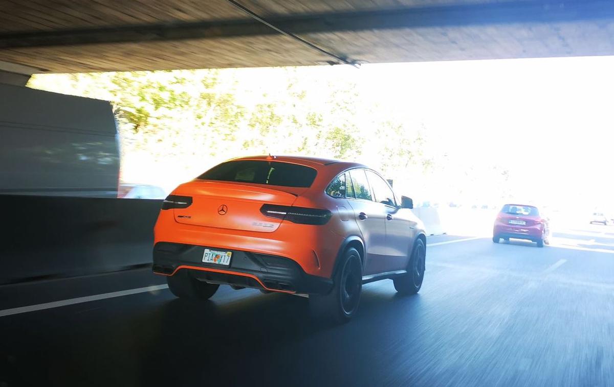 Luka Dončić mercedes | Glasen in zelo vpadljiv mercedes na ljubljanski obvoznici. | Foto Gregor Pavšič