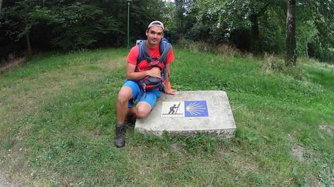 Pravkar je prehodil znamenito romarsko pot v Španiji El Camino de Santiago. | Foto: Facebook/Travel Fairytale