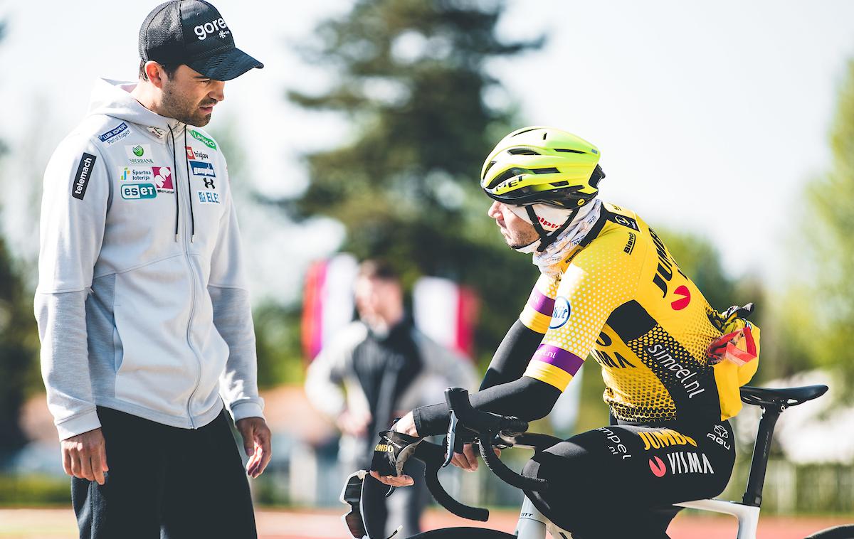 Skakalci trening Kranj priprave | Robert Hrgota je že začel delati s skakalci, Robert Kranjec bo še naprej skrbel za drese, bo pa imel zdaj pri svojem delu pomoč, Gašperja Berlota, ki je bil v pretekli zimi pri Goranu Janusu v nordijski kombinaciji. | Foto Grega Valančič/Sportida