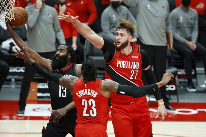 James Harden | Košarkarji Houstona so ponoči kljub izjemni predstavi Jamesa Hardna (44 točk in 17 asistenc) v podaljšku izgubili proti Portlandu (126:128). | Foto Reuters