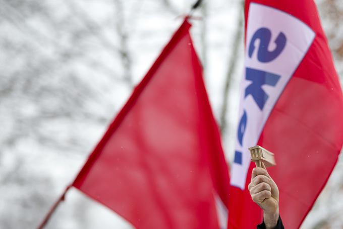 Zaradi slabega ravnanja Dušana Šešoka z zaposlenimi v Iskri vre v Sindikatu kovinske in elektroindustrije (SKEI). | Foto: Ana Kovač