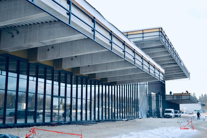 terminal Brnik | Terminal bo imel 22 mest za prijavo na polet, pet linij za varnostni pregled, tri mehanizme za prevzem prtljage, novo premium ložo in več trgovin. | Foto Ljubljana Airport