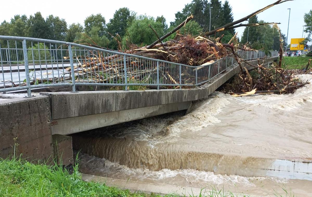 poplave, Domžale | Poškodovane je ogromno infrastrukture, zaprte so številne ceste, porušeni ali poškodovani mostovi, zato bosta prednostni nalogi ocena stanja in nato obnova. | Foto Meteoinfo / Facebook