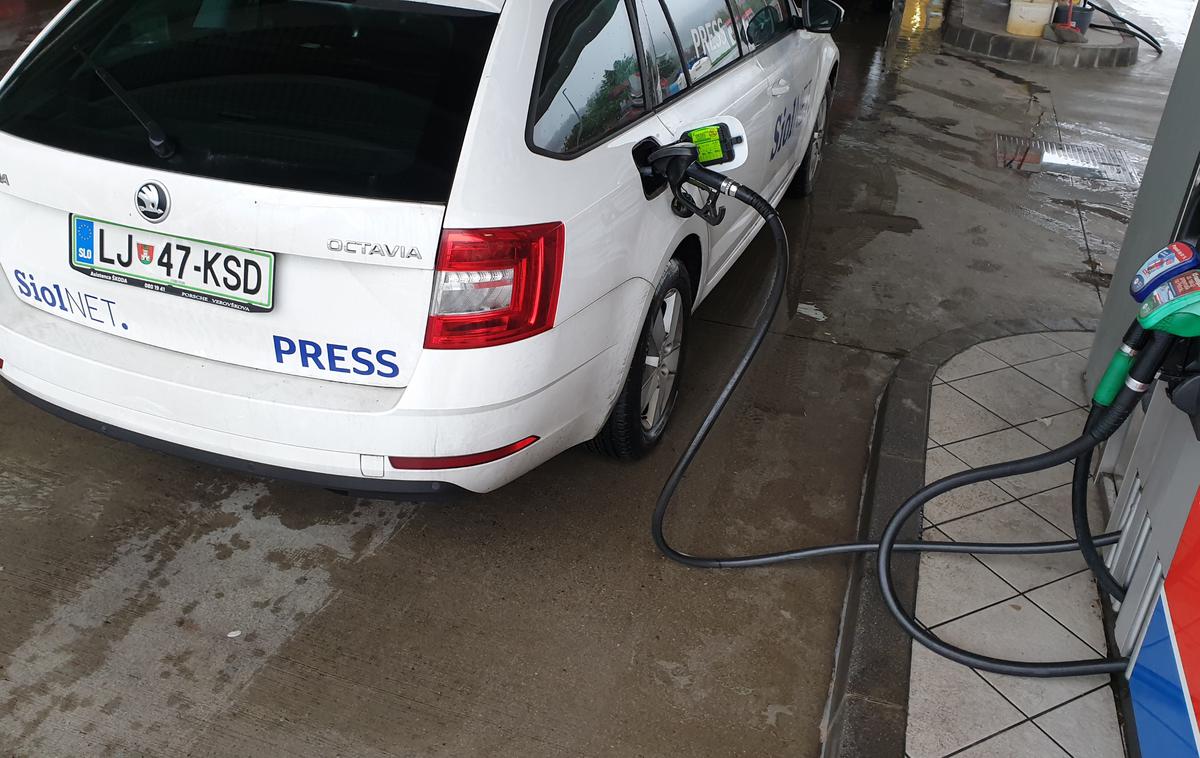 bencin dizel petrol siol avto gorivo | Za poln 50-litrski rezervoar bencina bo tako treba odšteti 1,45 evra več, za poln rezervoar dizla pa 0,55 evra več. | Foto Metka Prezelj