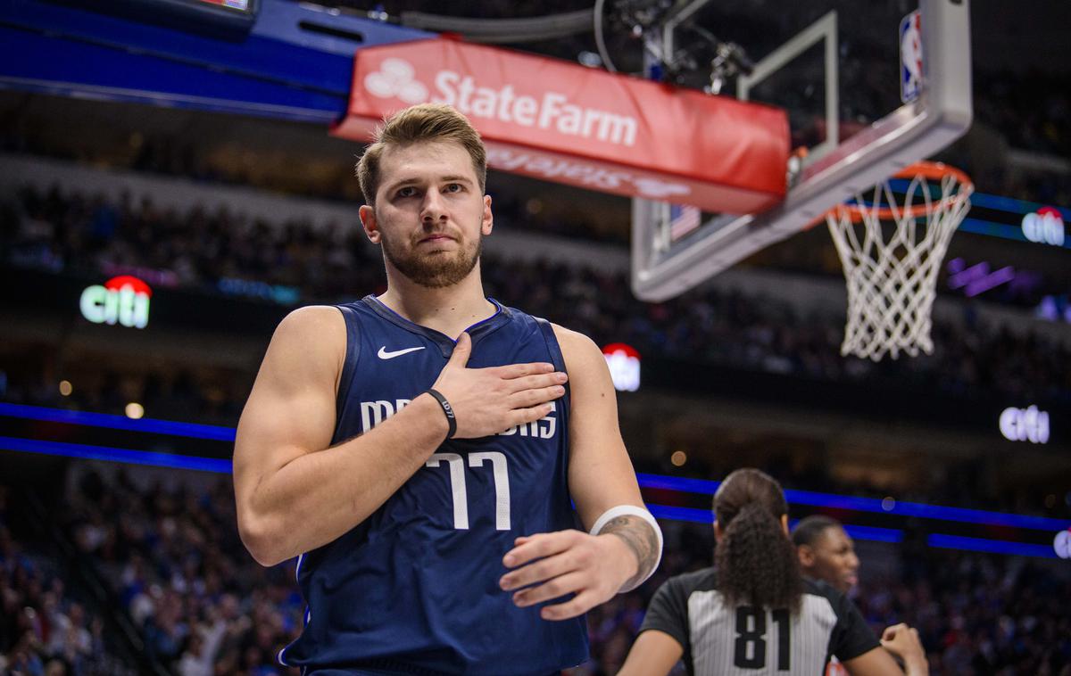 Luka Dončić | Luka Dončić in Dallas Mavericks bodo ponoči (ob 2. uri po slovenskem času) gostovali pri New York Knicks. Večina pozornosti bo tokrat usmerjena v Latvijca Kristapsa Porzingisa, ki je v dresu Kratkohlačnikov preživel tri sezone, nato pa klub na lastno željo zapustil. Mnogi mu poteze še zdaj niso oprostili. | Foto Reuters