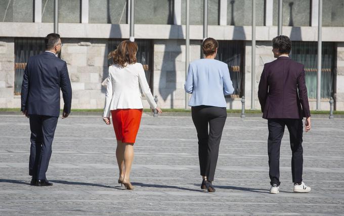 Podpis sporazuma o povolilnem sodelovanju strank LMŠ, SD, Levica in SAB. Šarec, Fajon, Mesec, Brazušek. | Foto: Bojan Puhek