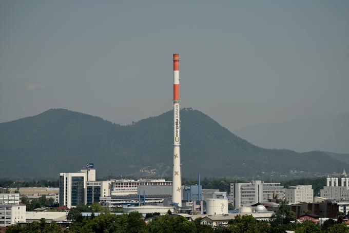 V toplarni letno ostane 12 tisoč ton pepela, sreča v nesreči pa je, da ga je zdaj poleti precej manj kot pozimi. | Foto: STA ,