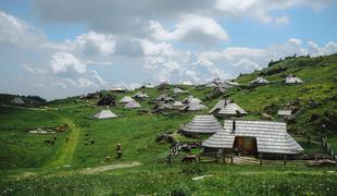 Na Veliki planini od danes plačljivo parkiranje