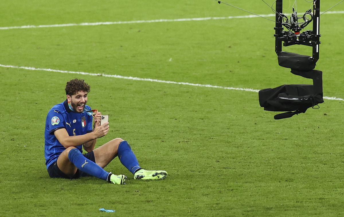 Manuel Locatelli | Manuel Locatelli se seli k "stari dami". | Foto Guliverimage