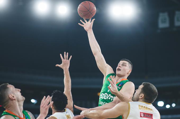 Amar Alibegović je dosegel prvi koš za Cedevito Olimpijo, in to šele po dobrih šestih minutah in pol tekme. | Foto: Grega Valančič/Sportida