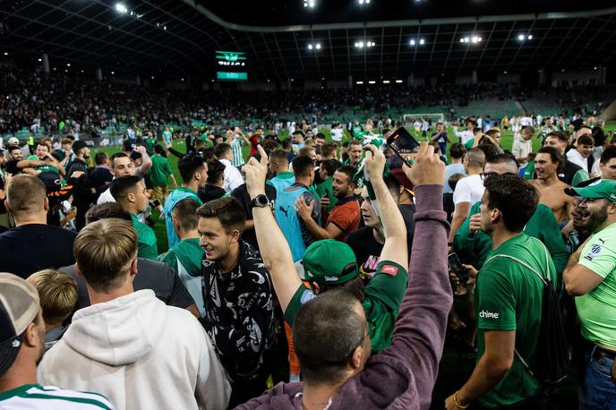 NK Olimpija : Ludogorec | Kako drago bo Olimpijo stal dvor navijačev na zelenico takoj po koncu dramatične in zelo stresne tekme? | Foto Vid Ponikvar/Sportida