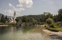 Pozor, zaprti prometni cesti na Mangrtsko sedlo in ob Bohinjskem jezeru!