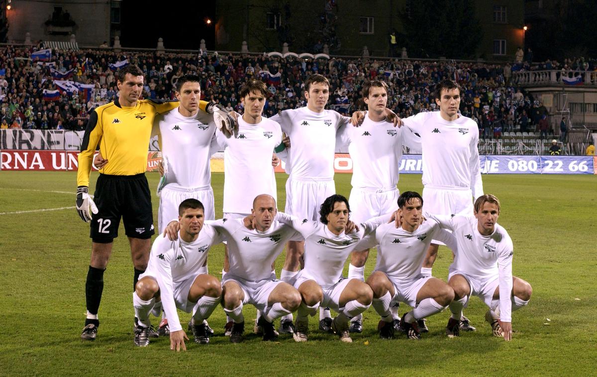 Slovenija Hrvaška Bežigrad 2003 Euro | Slovenski nogometni reprezentanci bi 19. novembra 2003 za preboj na Euro 2004 za Bežigradom zadostoval že remi z 0:0, a se je Prašnikarjevi četi proti Hrvaški izjalovil načrt. | Foto Reuters