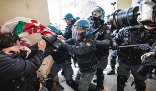 Na protivladnem protestu v Torinu spopadi med študenti in policijo #video