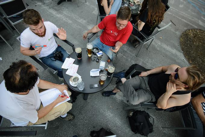 V ekipi je osem ljudi. Bojan Stepančič si je zamislil zaponko, Tadej Boštjančič si je zamislil izvedbo, ekipa oblikovalca Ethana Granta na Irskem pa je zaponko razvila do konca. | Foto: 