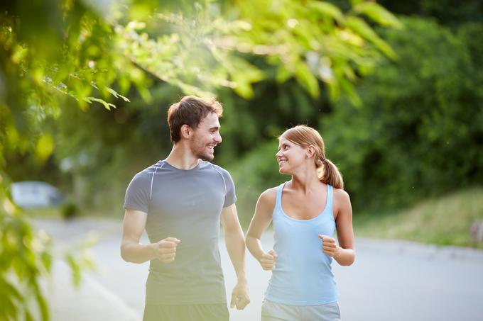 Za prvi zmenek izberite lahkoten tek v naravi. | Foto: Shutterstock