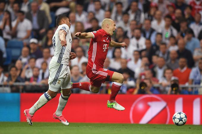 Arjen Robben ne verjame, da so madžarski sodniki storili toliko napak nenamerno. | Foto: Guliverimage/Getty Images