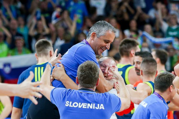 Igor Kokoškov in Matej Erjavec sta si skočila v objem. | Foto: Vid Ponikvar