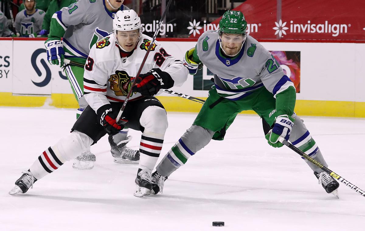 Carolina Hurricanes, Brett Pesce, Chicago Blackhawks, Pius Suter | Carolina Hurricanes so ugnali Chicago Blackhawks. | Foto Guliverimage