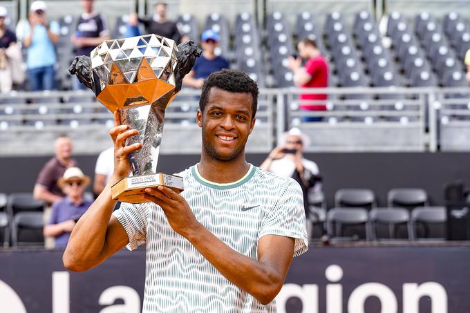 ​​​​​​​Giovanni Mpetshi Perricard je osvojil prvi turnir ATP v karieri. Do naslova v Lyonu je prišel s povabilom organizatorjev.  | Foto: Reuters