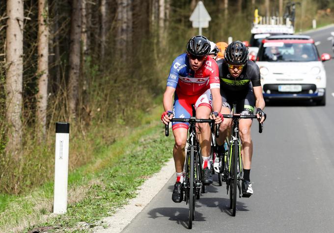 Domen Novak si je prislužil majico in denarno nagrado za najboljšega mladega kolesarja na dirki. | Foto: Vid Ponikvar