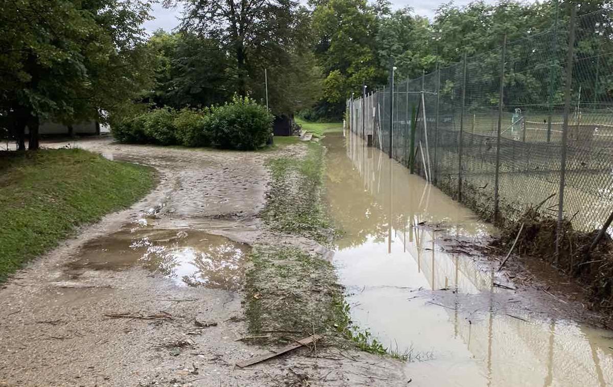 poplave, tenis igrišče, radomlje | Foto Andrej Kraševec