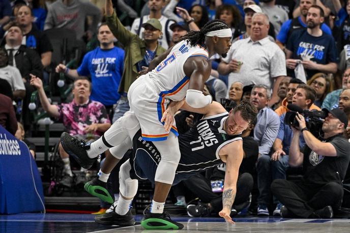 Dallas Mavericks Luka Dončić | Dallas je imel na četrti tekmi vse v svojih rokah, a je nato po mrku v zaključku zabeležil boleč poraz. | Foto Reuters