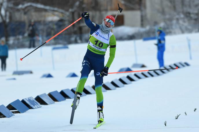 Anamarija Lampič | Anamarija Lampič se veseli svojih prvih biatlonskih stopničk. | Foto Guliverimage