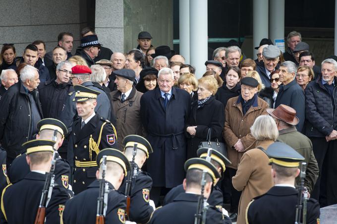 Pogreb slovenskega politika, pravnika in gospodarstvenika Janeza Zemljariča z vojaškimi častmi. | Foto: Bojan Puhek