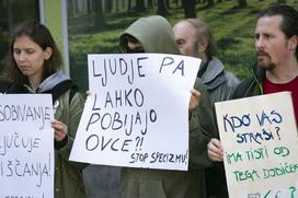 Protest prosti ubijanju živali.