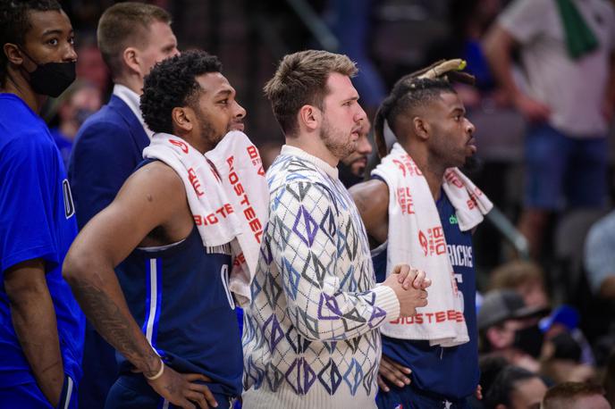 Luka Dončić | Luka Dončić je zaradi bolečin v levem gležnju preskočil dvoboj z Memphisom. | Foto Guliverimage