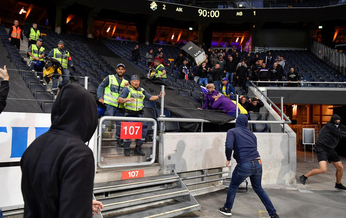 Navijači Maribor AIK | Skupina huliganov Aika je po rednem delu napadla navijače Maribora. | Foto Reuters