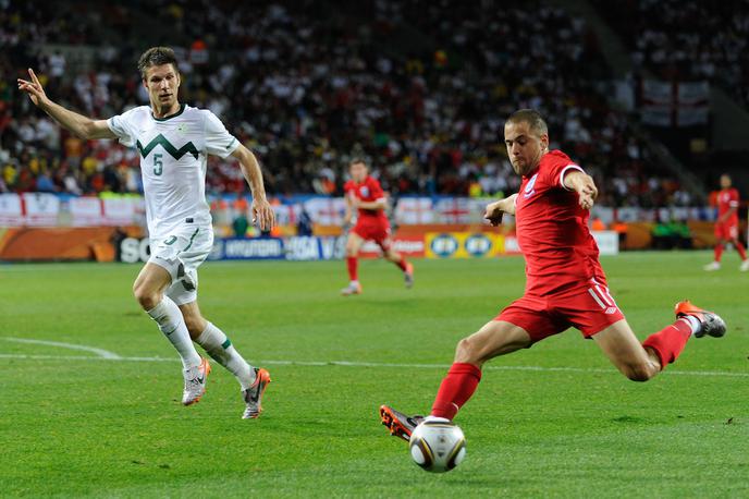 Joe Cole | Joe Cole in Boštjan Cesar v dvoboju na SP 2010 v Port Elizabethu (0:1). | Foto Sportida