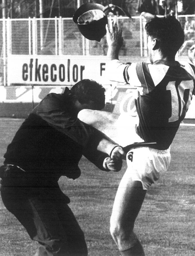 Zvonimir Boban je 13. maja 1990 v Zagrebu fizično obračunal s policistom, takratnim miličnikom. Postal je junak hrvaških navijačev, močno pa osovražen pri privržencih Crvene zvezde. Zaradi tega incidenta ni smel kar nekaj časa igrati nogometa, primoran je bil izpustiti tudi nastop na SP 1990 v Italiji. | Foto: Guliverimage